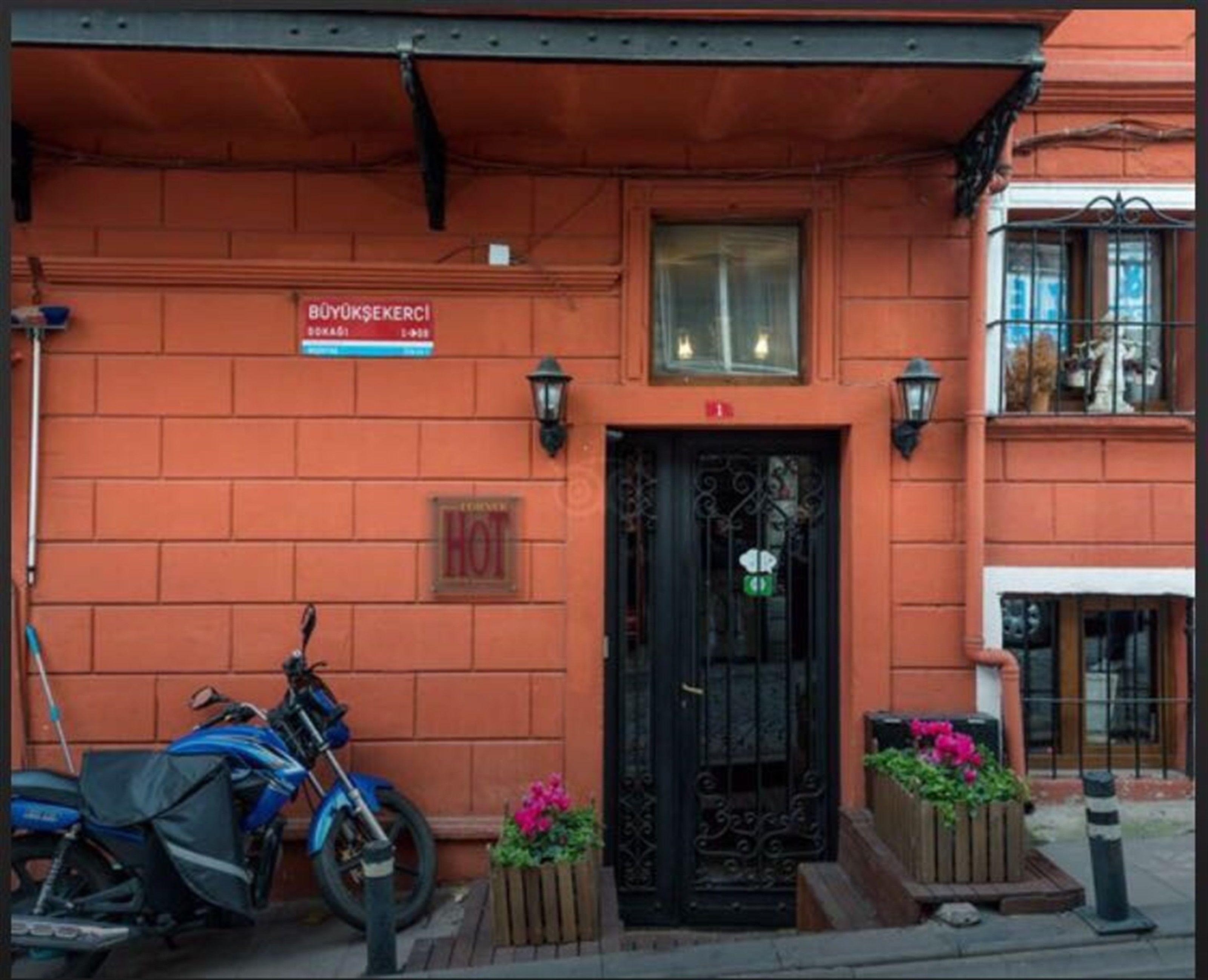 Corner Hot — Fotoğraflar 2